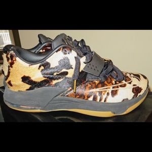 NIKE BASKETBALL/CASUAL SNEAKERS.